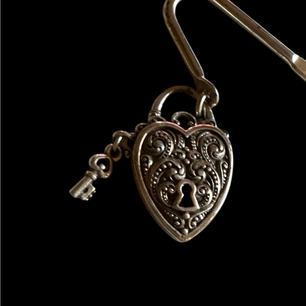 Elegant Silver Heart Bookmark (Brighton?) - Picture 2 of 5